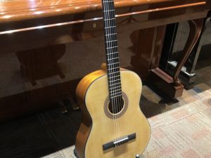 Đàn guitar classic Victoria CC-39