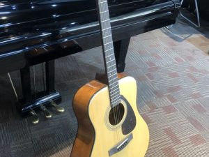 Đàn guitar acoustic Yamaha F600