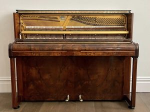 Alternative view of Piano Eavestaff 200
