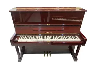 Piano Yamaha F102
